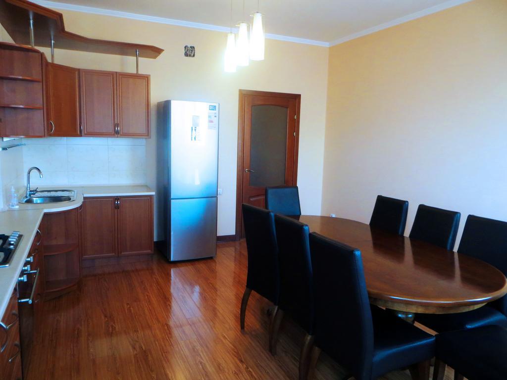 דירות Bishkek House Apartament מראה חיצוני תמונה