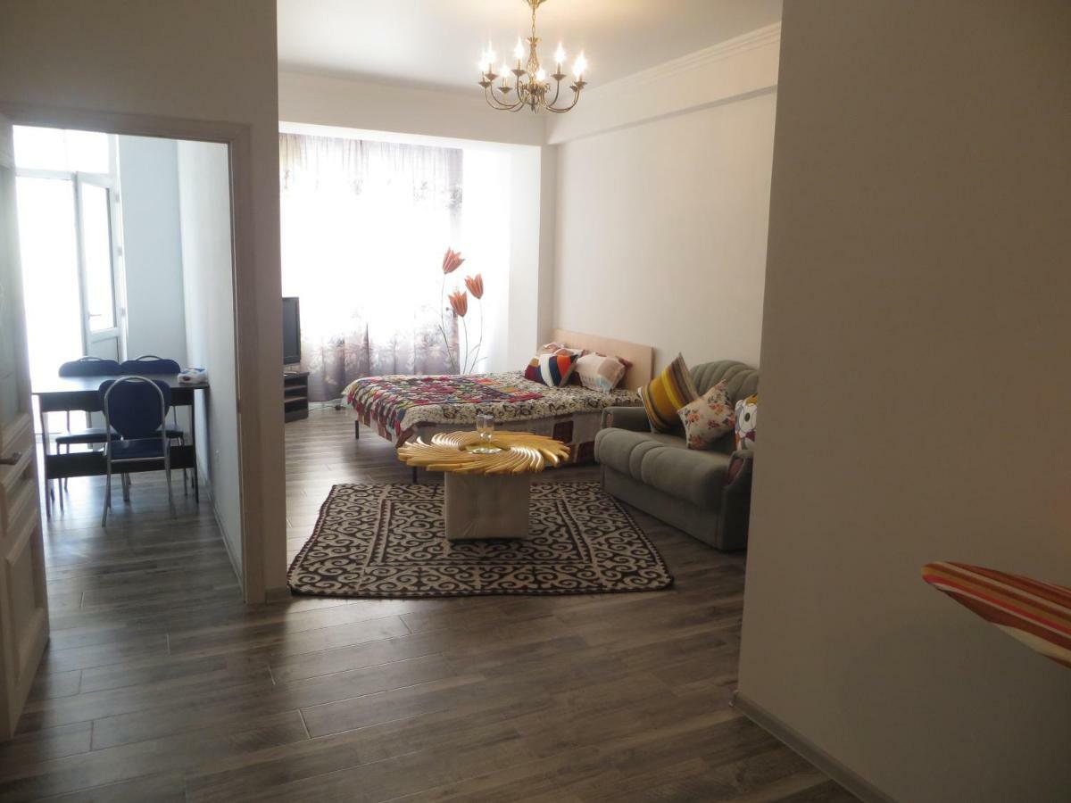 דירות Bishkek House Apartament מראה חיצוני תמונה